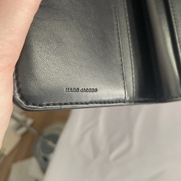 MARC JACOBS The J Marc Mini Compact Wallet Black Leather Gold With Dust Bag - Picture 5 of 11